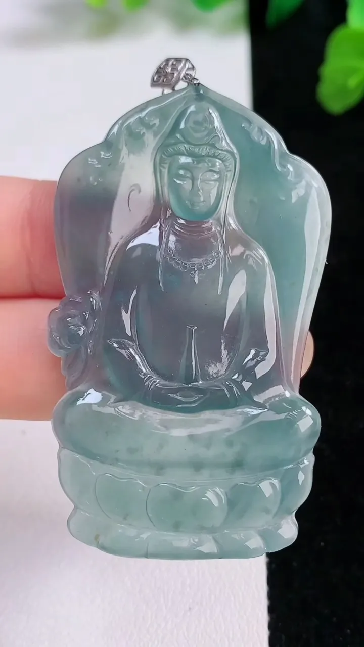 天然A货翡翠18k金蓝水素衣观音吊坠，尺寸54.6-33.6-3.3，重量:15.20g
8月27日