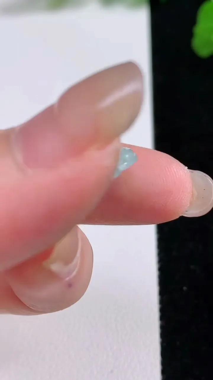 天然A货翡翠佛公吊坠，尺寸22-27-2.8，重量:2.86g
8月27日