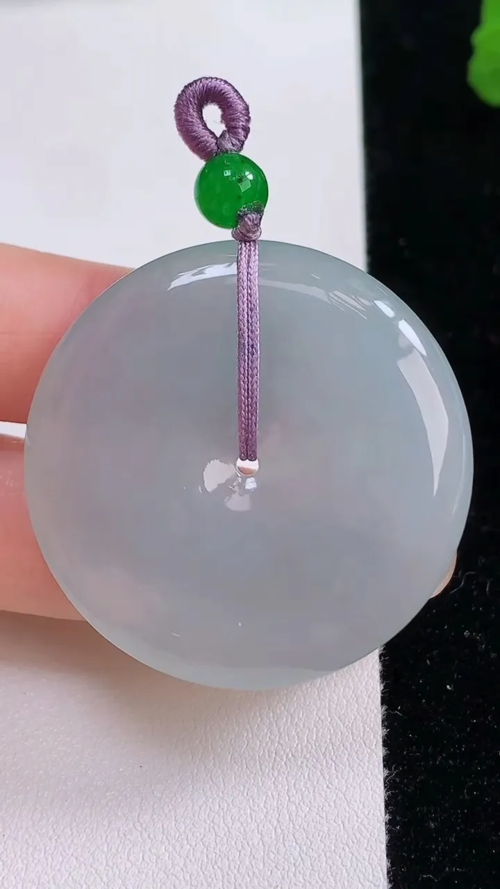 天然A货翡翠飘花平安扣吊坠，尺寸38.4-6，重量:20.12g
8月27日