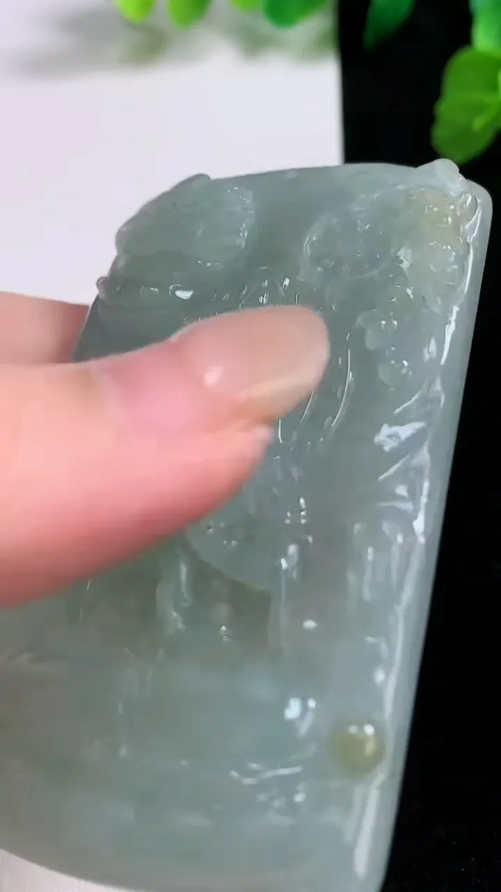 天然A货翡翠文殊菩萨吊坠，尺寸69.5-44-7，重量:53.19g
8月27日