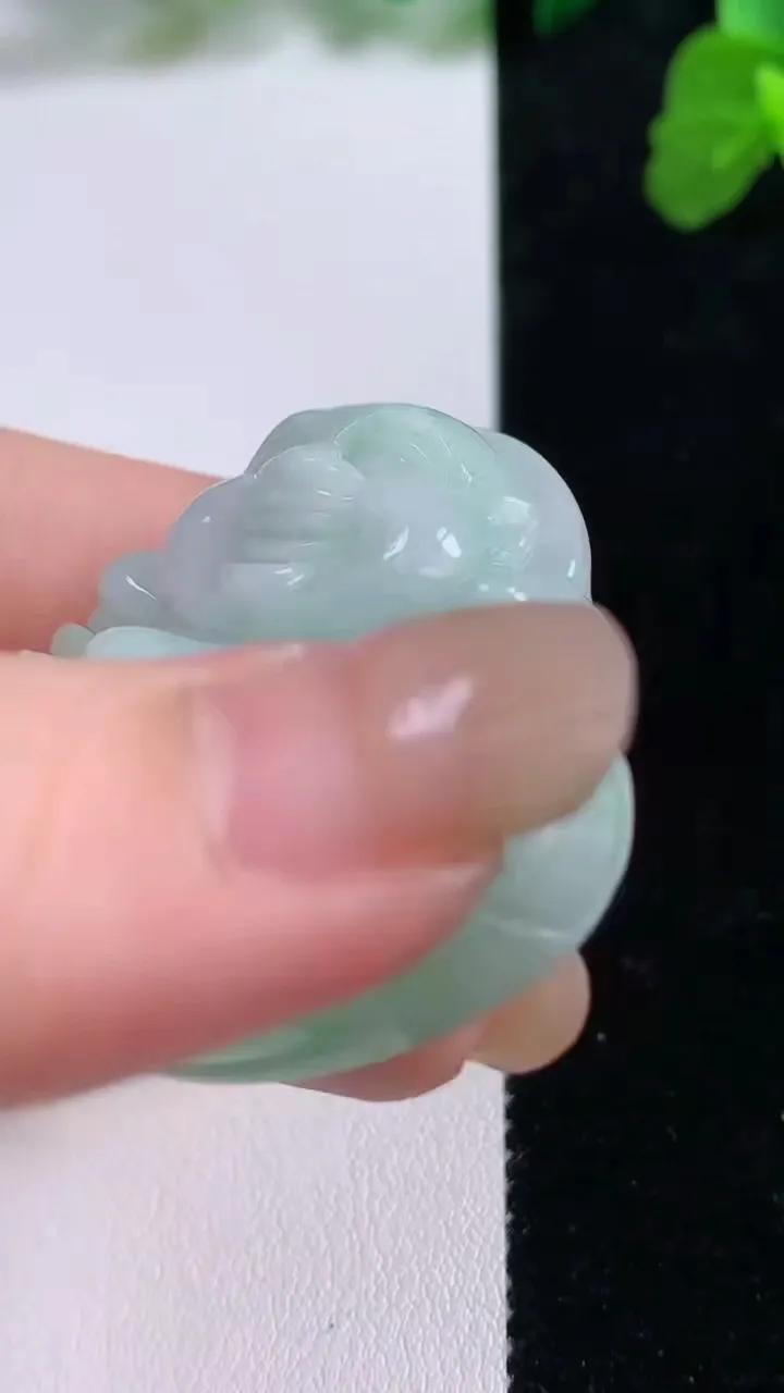天然A货翡翠佛公吊坠，尺寸40.5-42-11.7，重量:31.76g
8月27日
