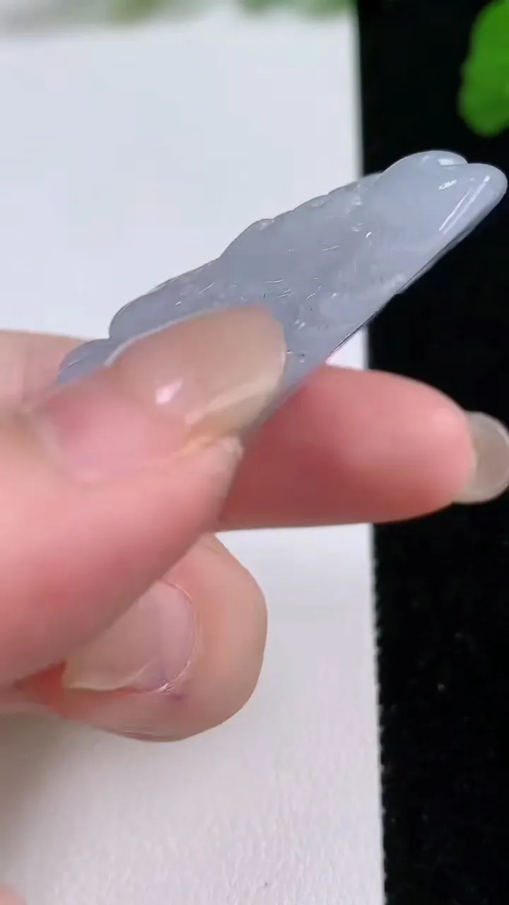 天然A货翡翠紫罗兰龙牌吊坠，尺寸68-25.8-12，重量:38.48g
8月27日