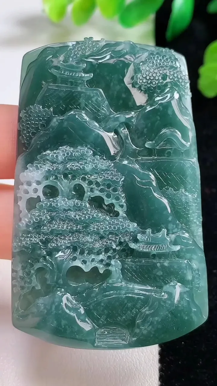 天然A货翡翠蓝水山水牌吊坠，尺寸 64-40-7，重: 47.16g
8月27日