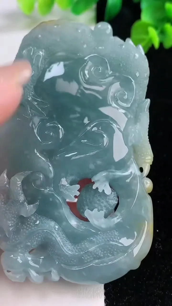 天然A货翡翠龙牌吊坠，尺寸79.7-48.3-11.3，重:72.64g
8月27日