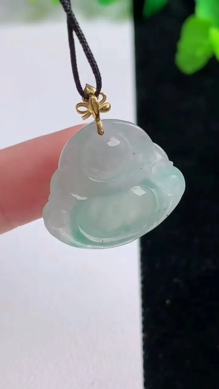 天然A货翡翠种飘花佛公吊坠，尺寸21-23.3-6，重量:4.44g
8月27日