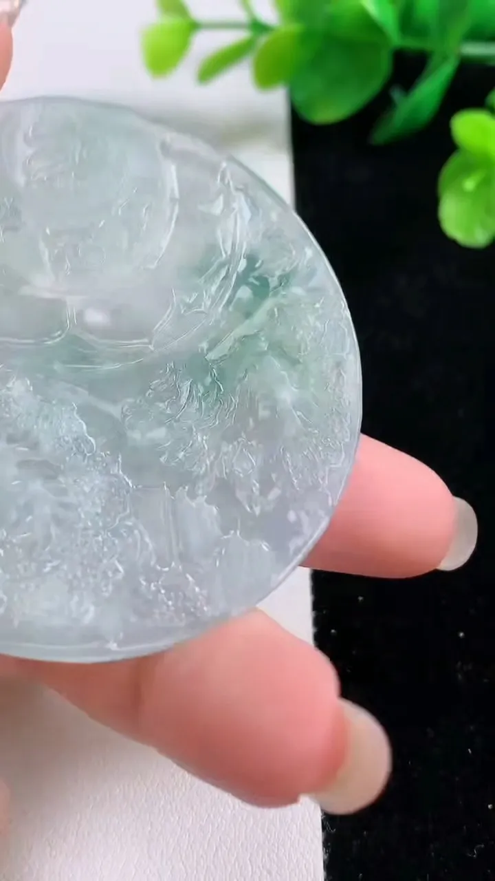 天然A货翡翠冰种飘花山水大势至观音菩萨吊坠，尺寸54.7-5，重量:30.52g
8月28日