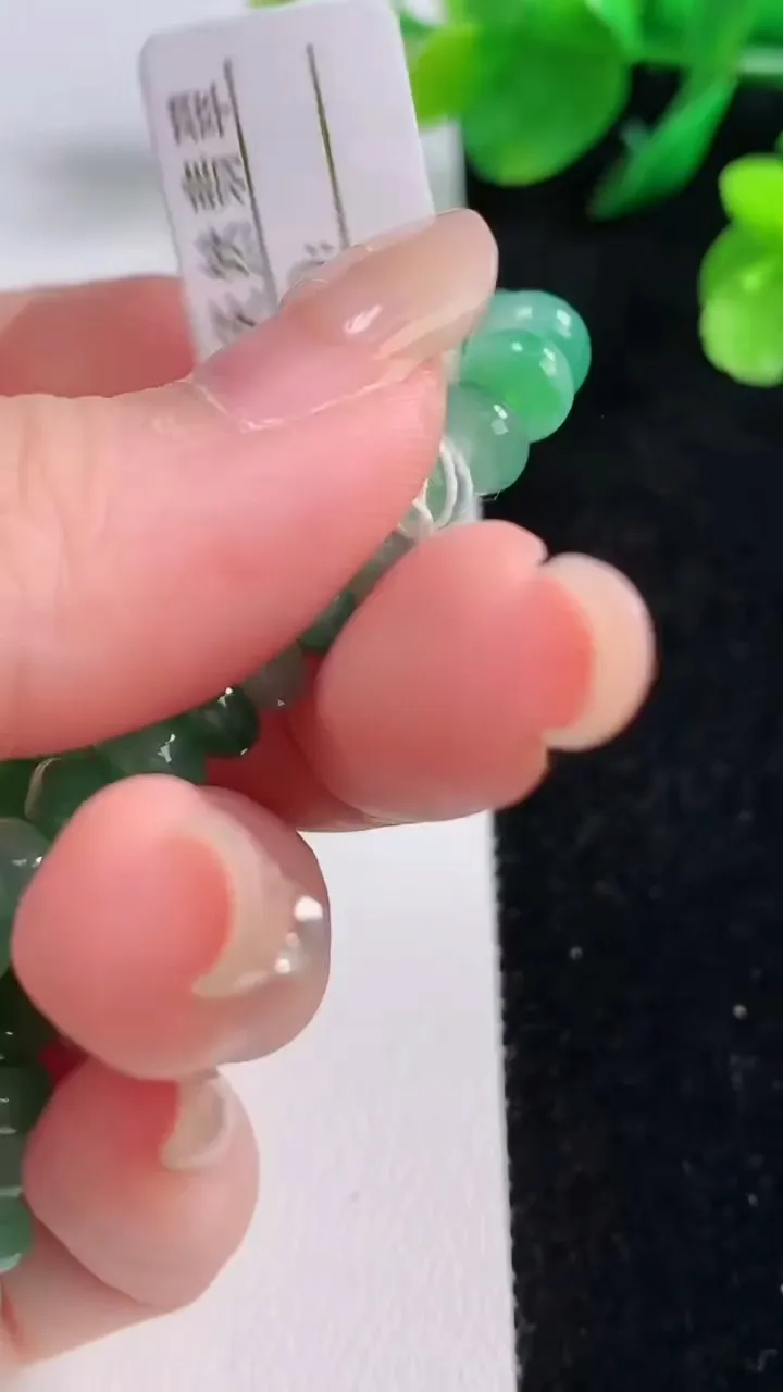 天然A货翡翠算盘珠手串，尺寸6.7-4.7-40颗，重量:14.20g8月28日
工厂直销收藏佳品,种好水足，色泽均匀，有种有色，上手高大气！