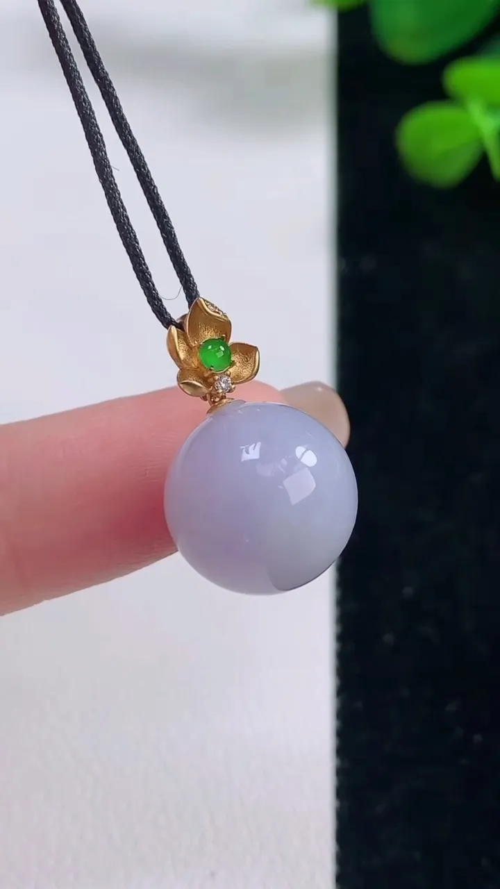 天然A货翡翠18k金紫罗兰圆珠吊坠，尺寸12.8，重量:4.05g8月28日
工厂直销收藏佳品,种好