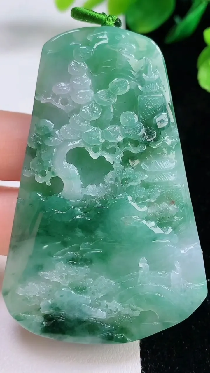 天然A货翡翠山水牌吊坠，尺寸68.6-45-7.8，重量:43.66g
8月28日