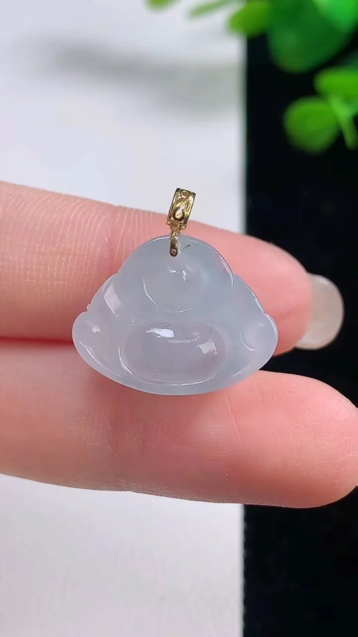 天然A货翡翠种白冰佛公吊坠，尺寸15-19.3-6.8，重量:2.97g
8月28日
