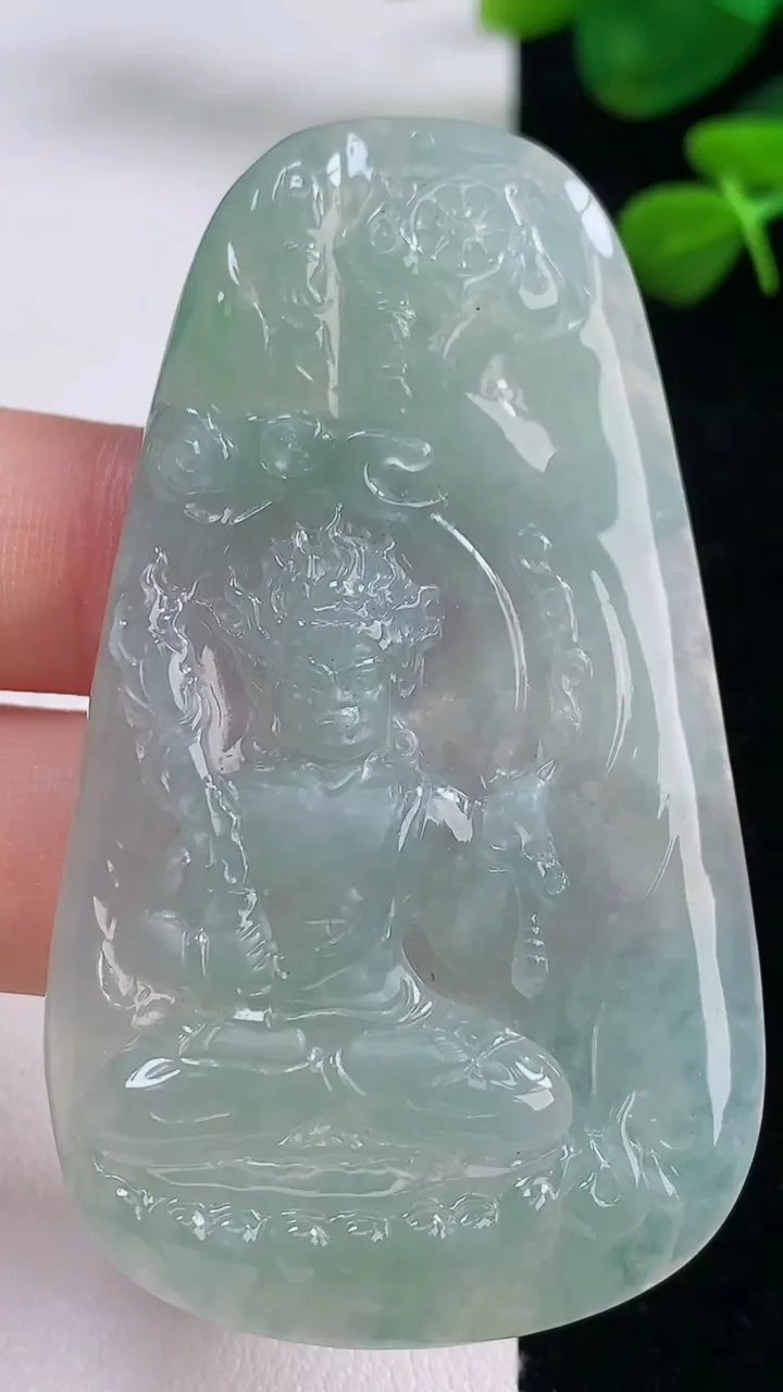 天然A货翡翠不动明王吊坠，尺寸64.2-37-5.2，重量:24.95g
8月28日