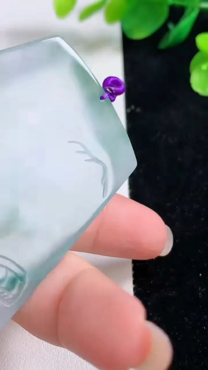 天然A货翡翠飘花普贤菩萨吊坠，尺寸60.7-49.7-6，重量:38.84g
8月28日