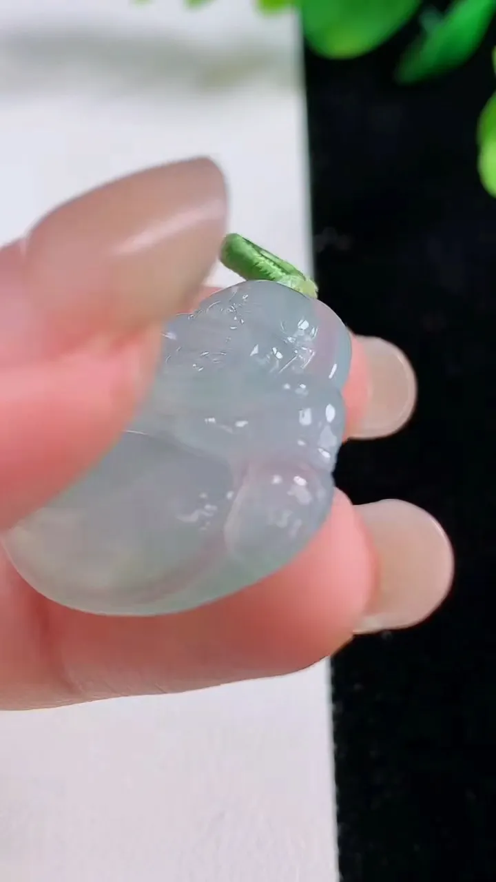 天然A货翡翠佛公吊坠，尺寸27.7-30.8-5.5，重量:6.90g
8月28日