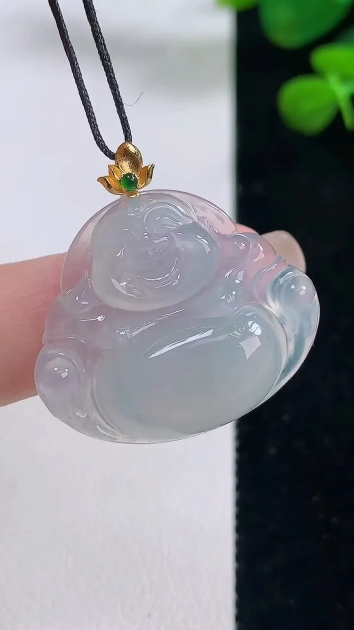 天然A货翡翠种白冰佛公吊坠，尺寸24.4-29-5.7，重量:6.00g
8月28日