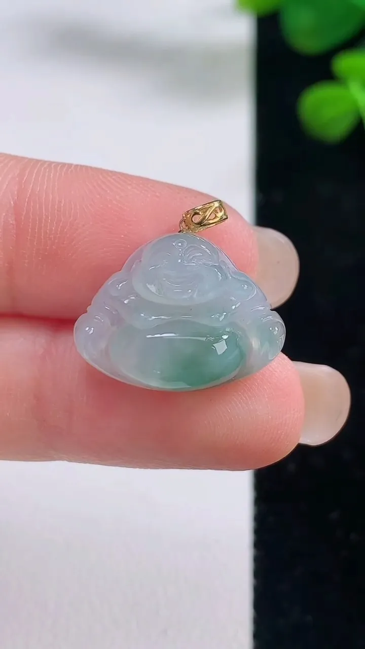 天然A货翡翠种飘花佛公吊坠，尺寸14.2-19-5.7，重量:2.40g
8月28日