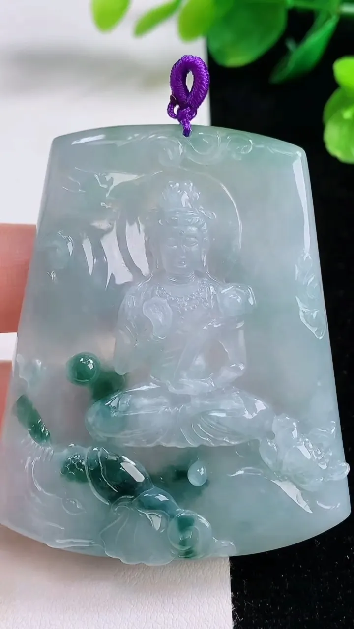 天然A货翡翠飘花普贤菩萨吊坠，尺寸60.7-49.7-6，重量:38.84g
8月28日