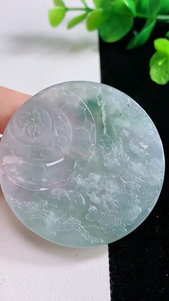 天然A货翡翠冰种飘花山水大势至观音菩萨吊坠，尺寸54.7-5，重量:30.52g
8月28日
