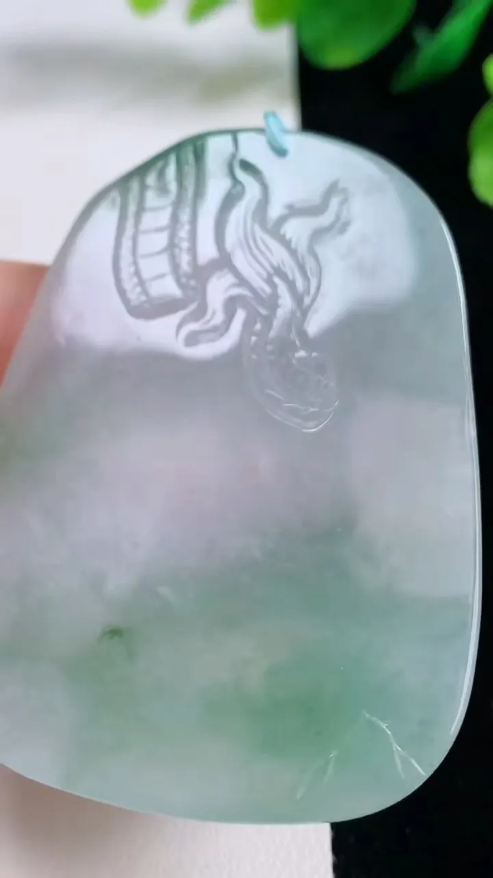 天然A货翡翠虚空藏观音菩萨吊坠，尺寸63.8-45.8-5.3，重量:36.91g
8月28日