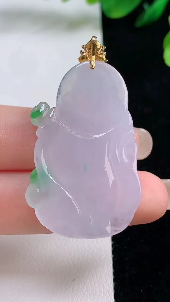 天然A货翡翠逍遥佛公吊坠，尺寸40.3-24-6，重量:10.50g
8月28日