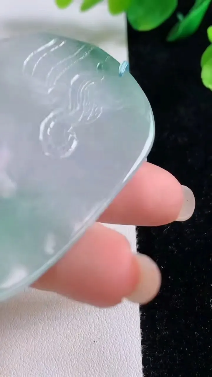 天然A货翡翠虚空藏观音菩萨吊坠，尺寸63.8-45.8-5.3，重量:36.91g
8月28日