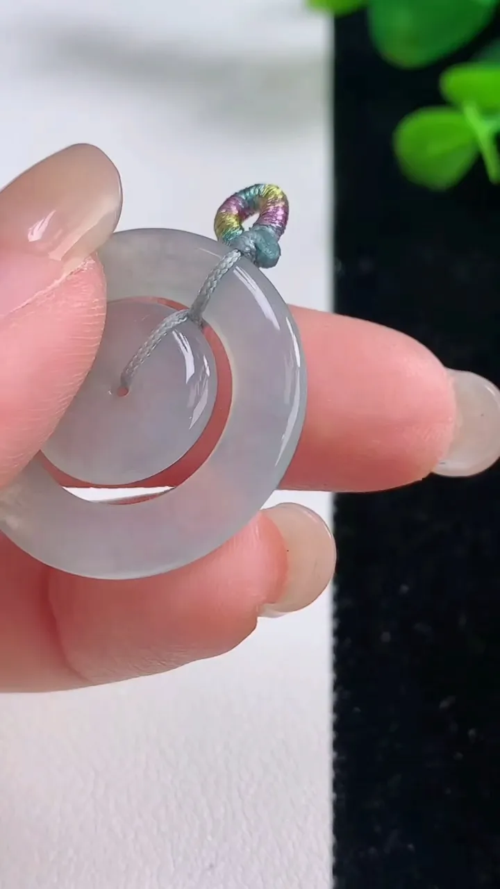 天然A货翡翠母子平安扣吊坠，尺寸27-3，重量:4.28g
8月28日