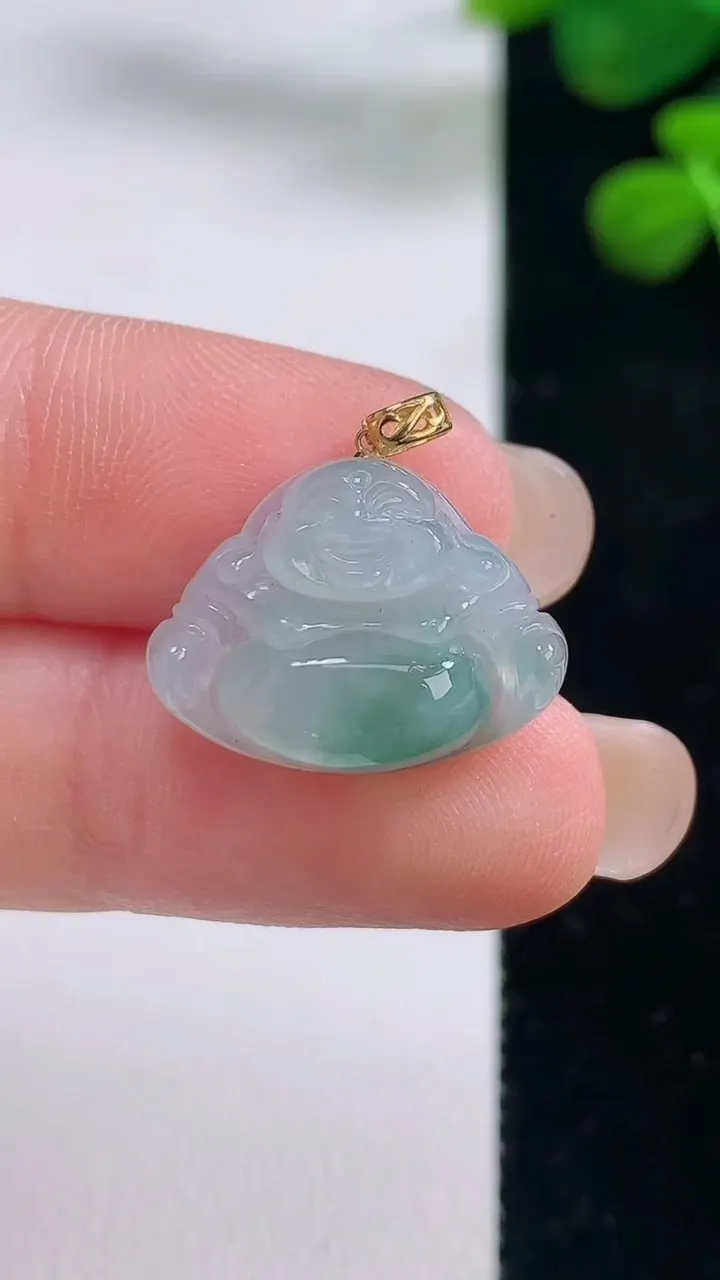 天然A货翡翠种飘花佛公吊坠，尺寸14.2-19-5.7，重量:2.40g
8月28日