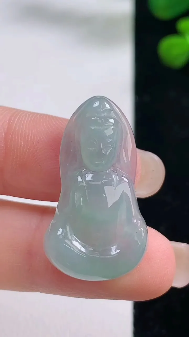 天然A货翡翠观音菩萨吊坠，尺寸30-17.4-4.3，重量:3.90g
8月28日