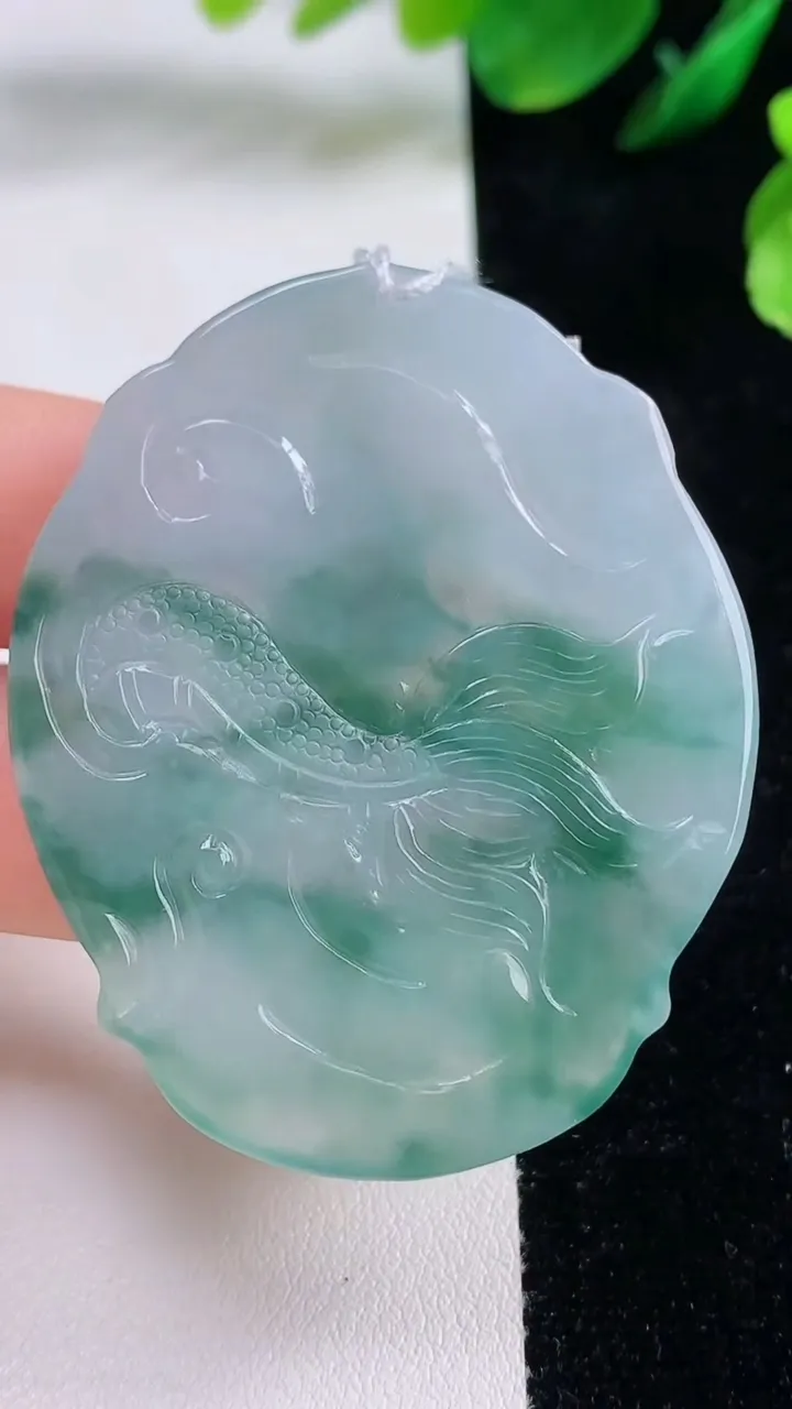 天然A货翡翠冰种飘花祥龙大势至观音菩萨吊坠，尺寸5198-42.3-5，重量:22.11g
8月28日