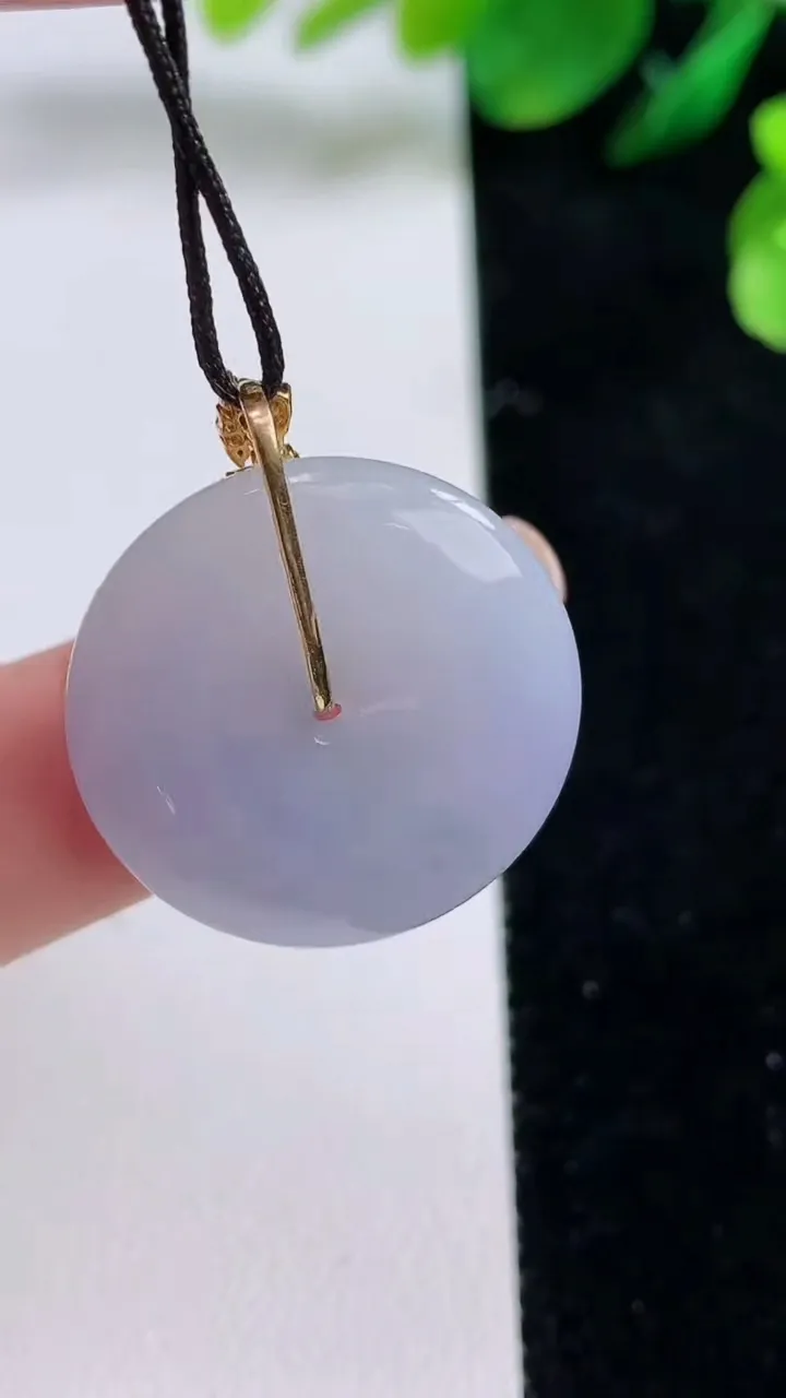 天然A货翡翠种紫罗兰平安扣吊坠，尺寸23.7-5.4，重量:7.16g
8月28日