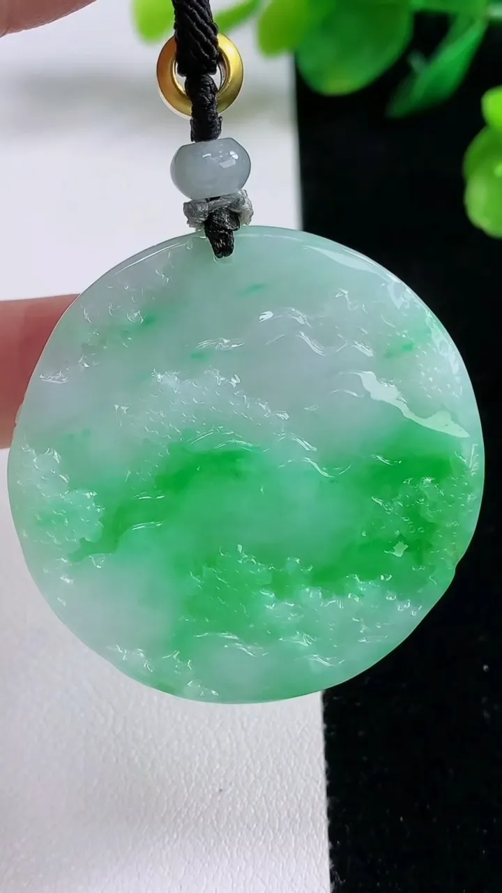 天然A货翡翠山水牌吊坠，尺寸41.6-5.7，重量:24.65g
8月28日
