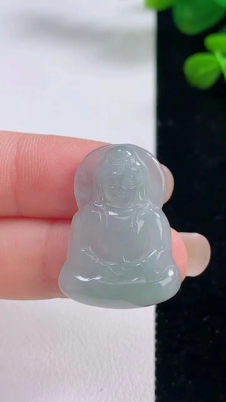 天然A货翡翠观音菩萨吊坠，尺寸27.7-18.3-4，重量:3.99g
8月28日