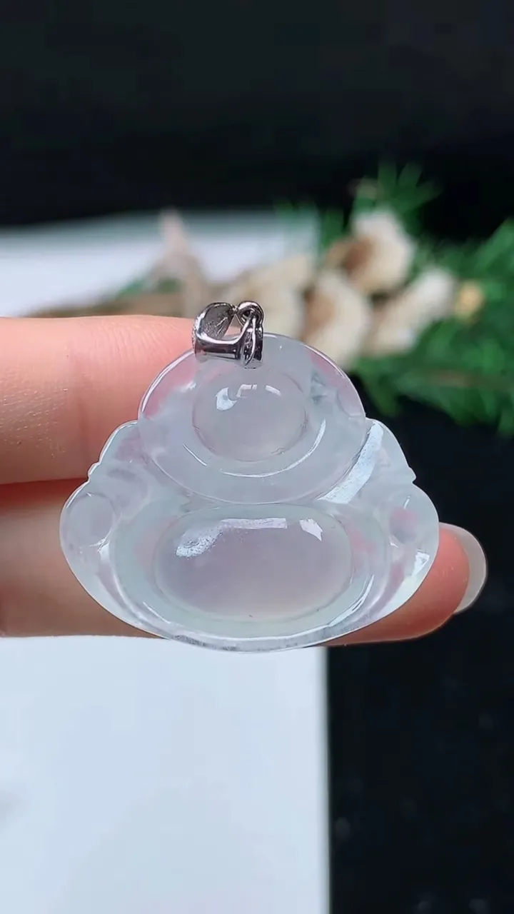 天然A货翡翠白冰佛公吊坠，尺寸24.8-30-6.6，重量:7.00g
8月28日
