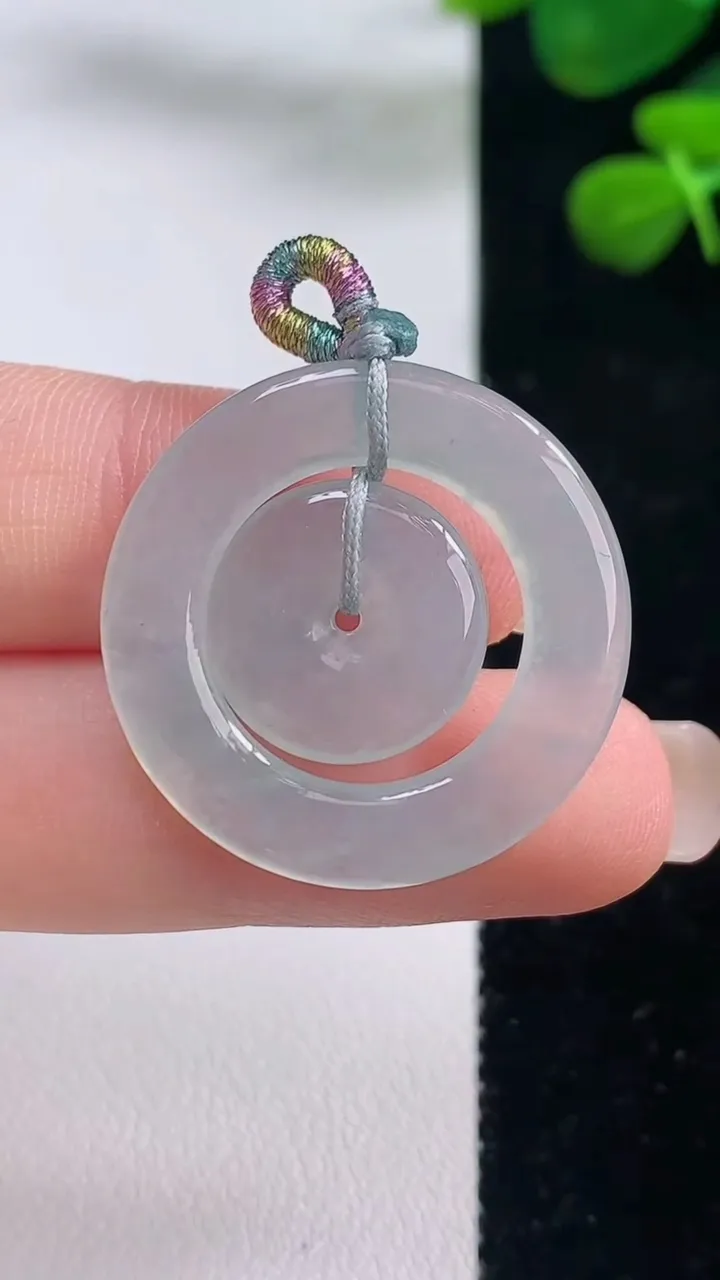 天然A货翡翠母子平安扣吊坠，尺寸27-3，重量:4.28g
8月28日