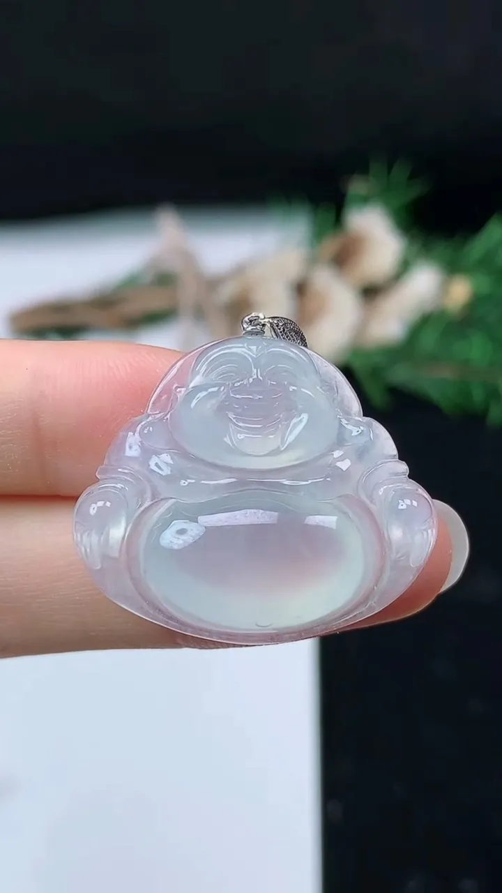 天然A货翡翠白冰佛公吊坠，尺寸24.8-30-6.6，重量:7.00g
8月28日