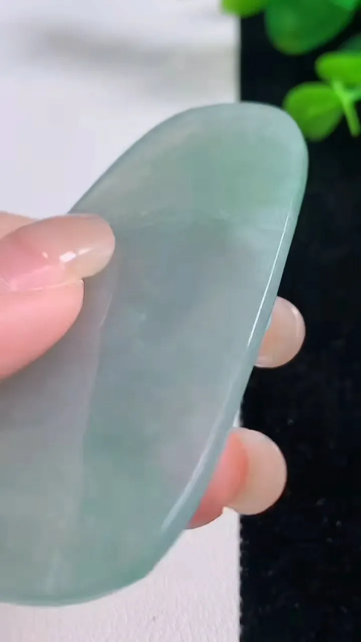 天然A货翡翠不动明王吊坠，尺寸64.2-37-5.2，重量:24.95g
8月28日