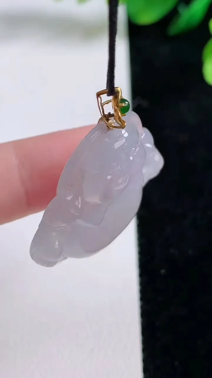 天然A货翡翠种白冰佛公吊坠，尺寸31.3-31.4-6，重量:9.34g
8月28日