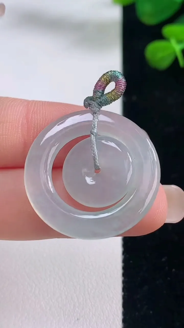 天然A货翡翠母子平安扣吊坠，尺寸27-3，重量:4.28g
8月28日