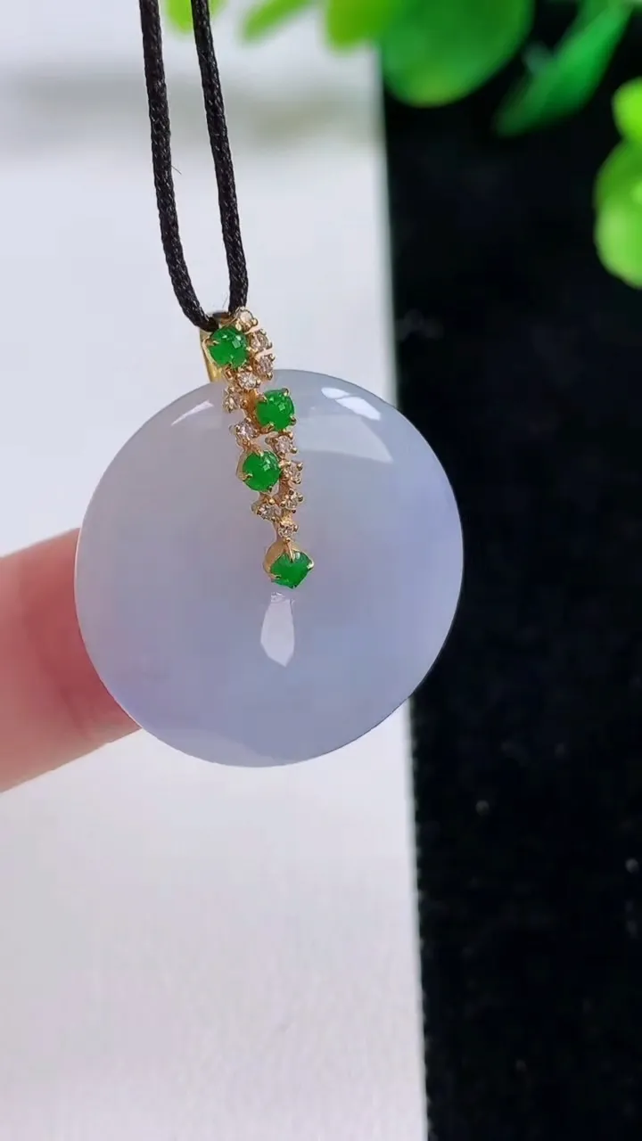 天然A货翡翠种紫罗兰平安扣吊坠，尺寸23.7-5.4，重量:7.16g
8月28日