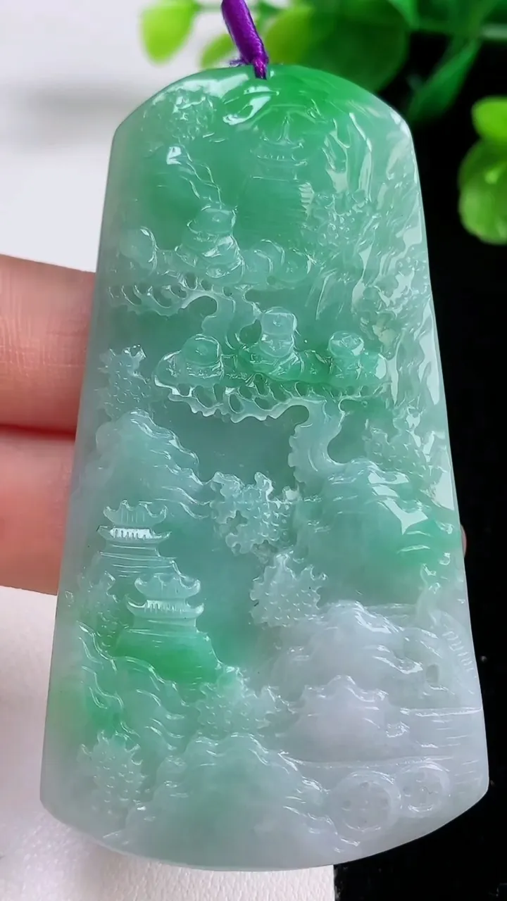 天然A货翡翠山水牌吊坠，尺寸73.8-39.2-5.2，重量:35.75g
8月28日