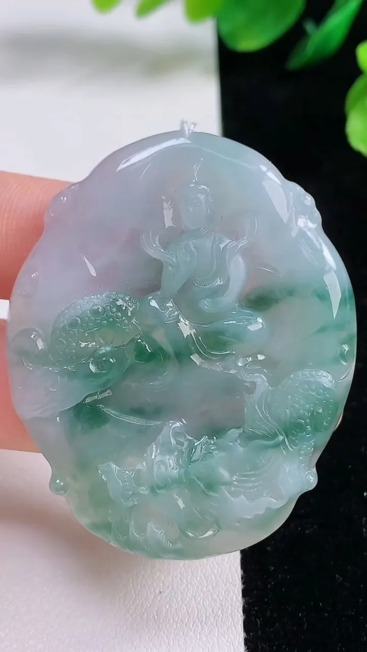 天然A货翡翠冰种飘花祥龙大势至观音菩萨吊坠，尺寸5198-42.3-5，重量:22.11g
8月28
