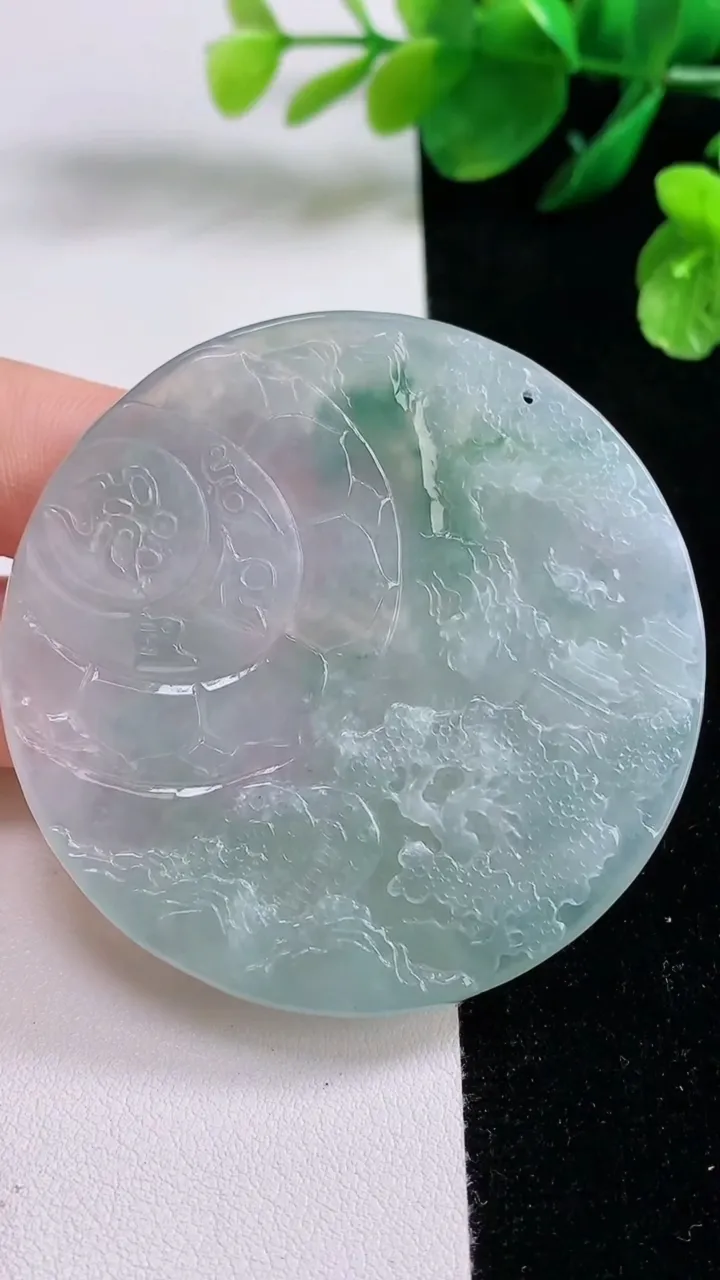 天然A货翡翠冰种飘花山水大势至观音菩萨吊坠，尺寸54.7-5，重量:30.52g
8月28日