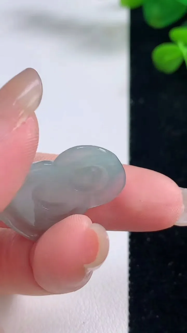天然A货翡翠观音菩萨吊坠，尺寸27.7-18.3-4，重量:3.99g
8月28日
