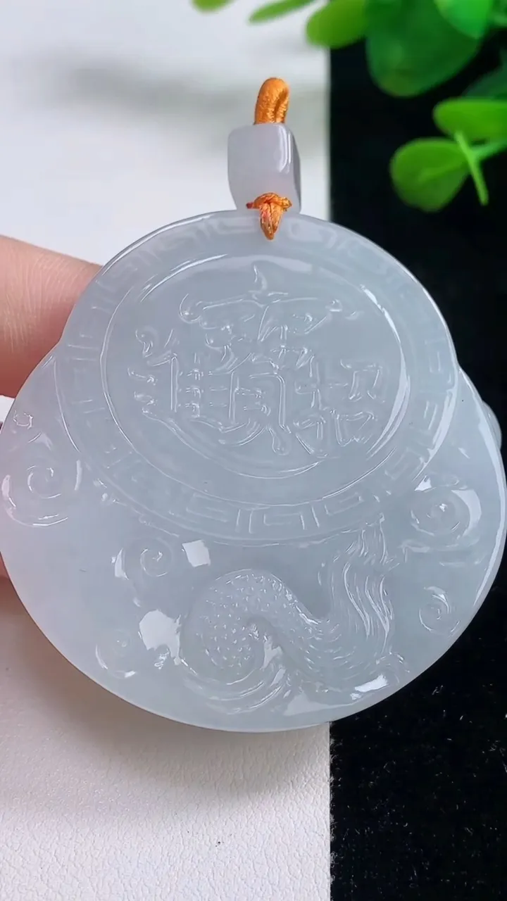 天然A货翡翠财神爷吊坠，尺寸51.8-50.6-12，重量:58.16g
8月28日