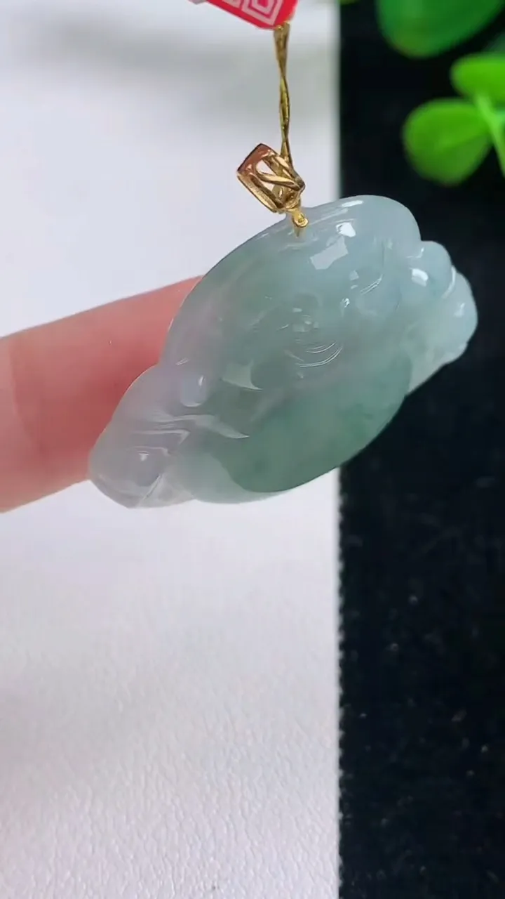 天然A货翡翠种飘花佛公吊坠，尺寸32.6-35.3-4.2，重量:9.83g
8月28日
