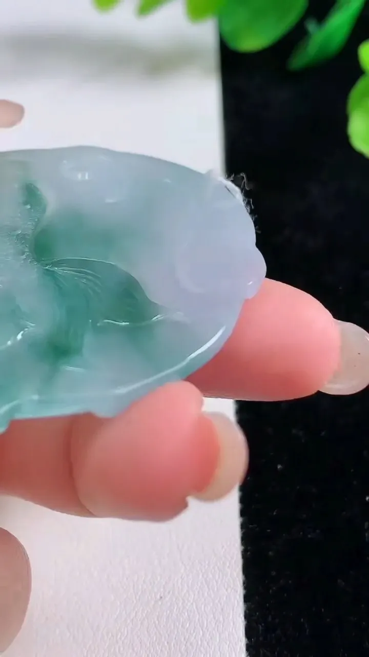天然A货翡翠冰种飘花祥龙大势至观音菩萨吊坠，尺寸5198-42.3-5，重量:22.11g
8月28日