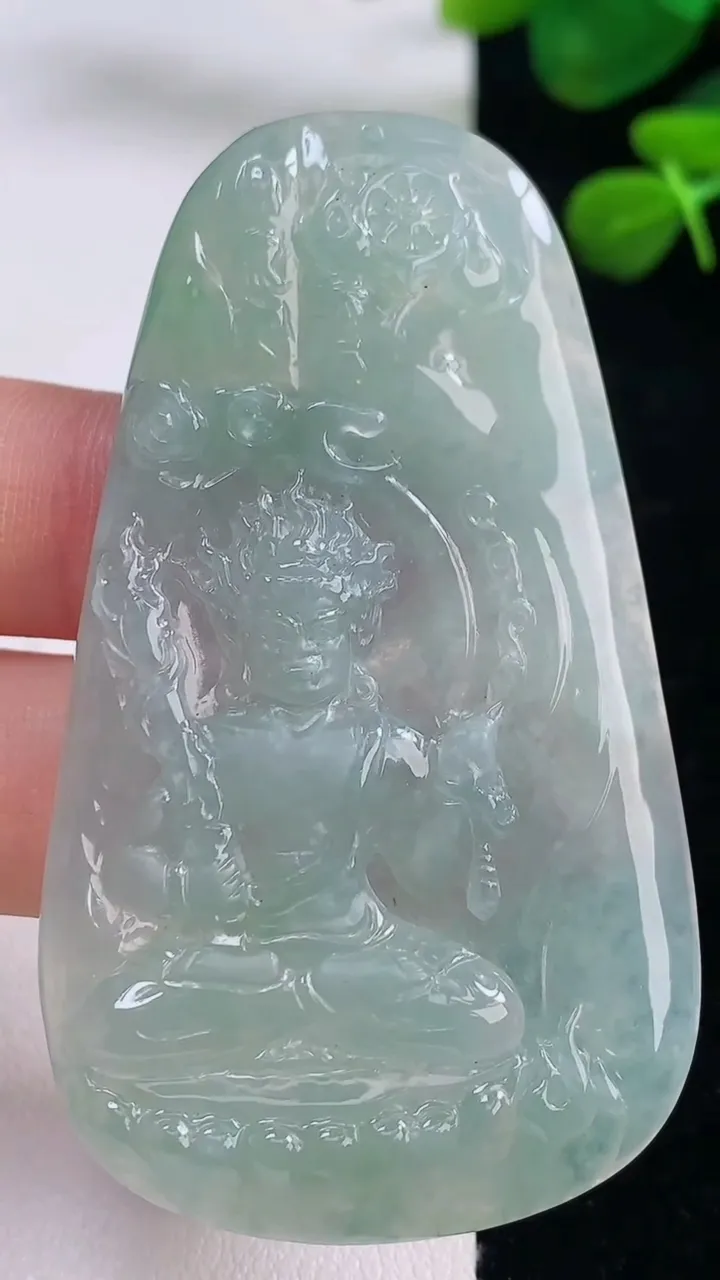 天然A货翡翠不动明王吊坠，尺寸64.2-37-5.2，重量:24.95g
8月28日