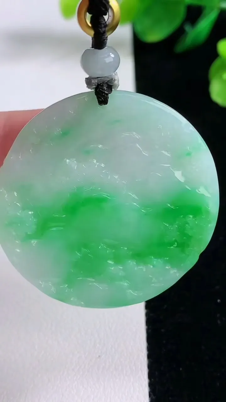 天然A货翡翠山水牌吊坠，尺寸41.6-5.7，重量:24.65g
8月28日