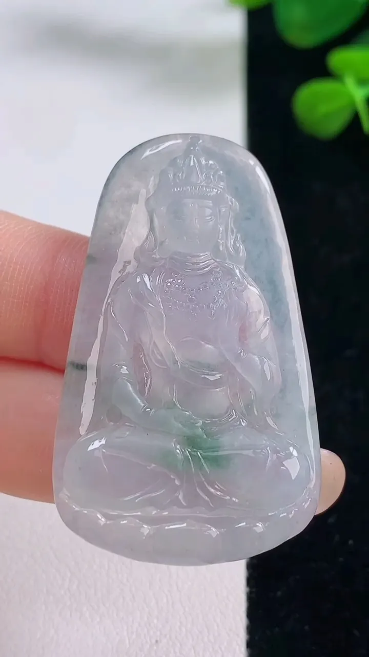 天然A货翡翠冰种飘花大势至观音菩萨吊坠，尺寸44-27-5.2，重量:12.83g
8月29日