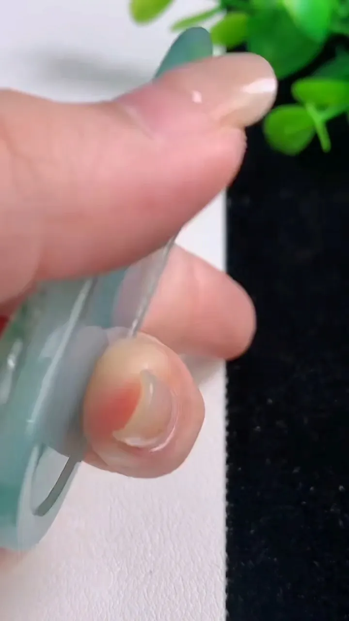 天然A货翡翠冰种飘花普贤菩萨吊坠，尺寸69.6-34.3-5.8，重量:30.04g
8月29日