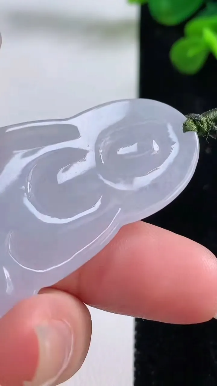 天然A货翡翠素衣观音菩萨吊坠，尺寸49-32-5.4，重量:16.14g
8月29日